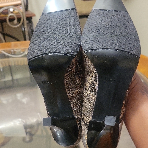 J.Renee Snakeskin Patterned Heels in Black and Brown - Picture 5 of 5